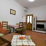 Apartmán For 2+2 Person In - Insel Rab 17738