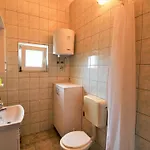 Apartamento For 2+2 Person In - Insel Rab 17738
