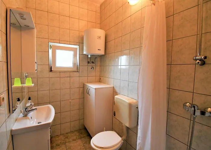 Apartamento For 2+2 Person In - Insel Rab 17738